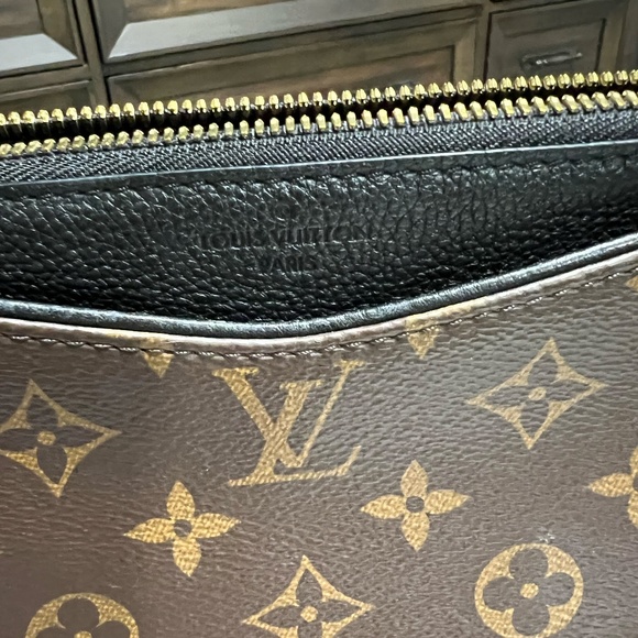 LOUIS VUITTON Monogram Pallas Beauty Case - Picture 3 of 16
